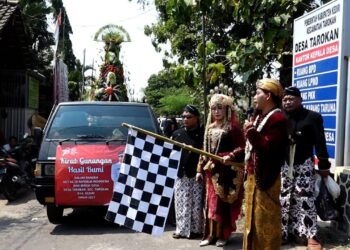 Kirab Gunungan Hasil Bumi, Kenalkan Potensi Wisata Desa Tarokan Kab. Kediri