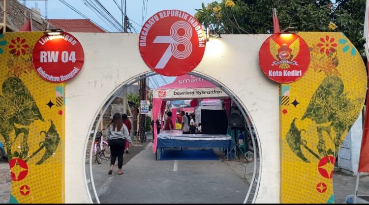 Lingkungan RW 04 Kelurahan Bangsal Gelar Bazar UMKM dan Seni Jaranan