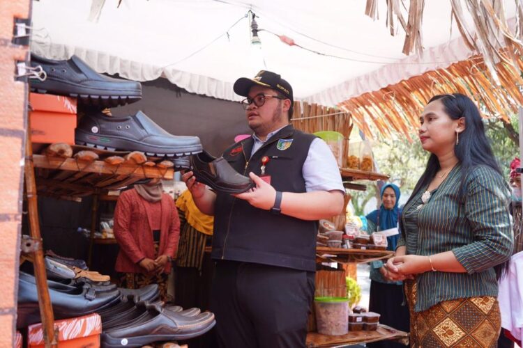 Bupati Kediri Mas Dhito Minta Minimarket Sediakan Ruang Bagi Produk UMKM Kabupaten Kediri