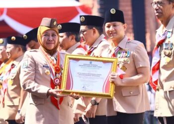 Wujudkan Rumah Layak Huni Warga Miskin, Bupati Trenggalek Raih Penghargaan Dari Gubernur Jatim