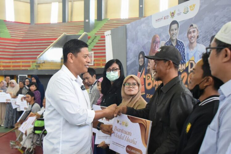 Serahkan Batuan Modal DBHCHT, Wali Kota Kediri Ajak UMKM Kembangkan Usaha untuk Tangkap Peluang Adanya Bandara dan Jalan Tol