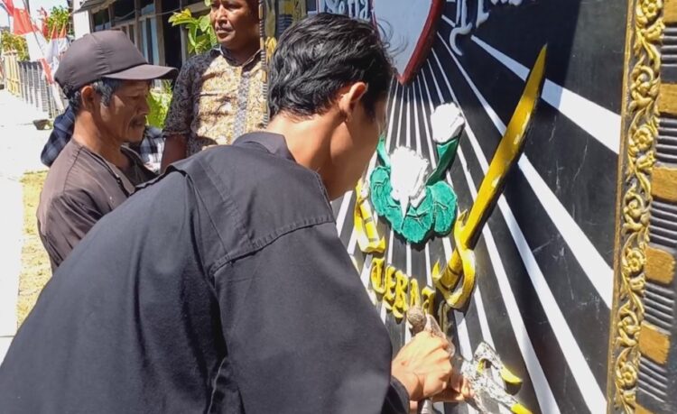 PSHT Tulungagung Serahkan Tugu Untuk Diubah Menjadi Ikon Desa