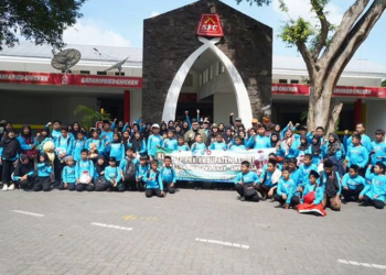 Berbagi Kebahagiaan, Mbak Cicha Ajak Ratusan Anak Yatim Piatu ke Taman Safari