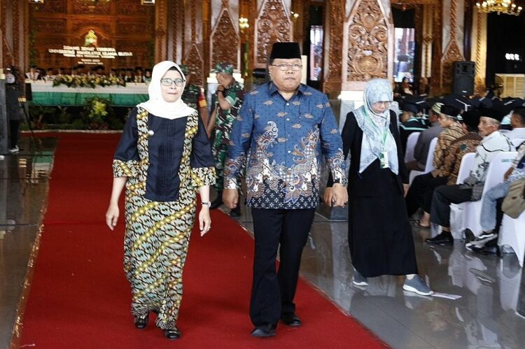 Bupati Blitar Hadiri Wisuda UNU Blitar