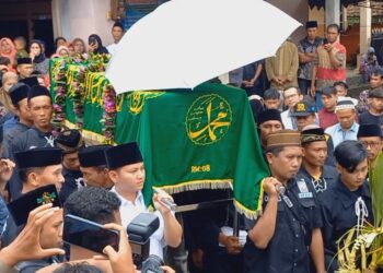 Pemulangan Jenazah Korban Bentrok Pencak Silat Di Taiwan, Disambut Ribuan Anggota PSHT Di Trenggalek