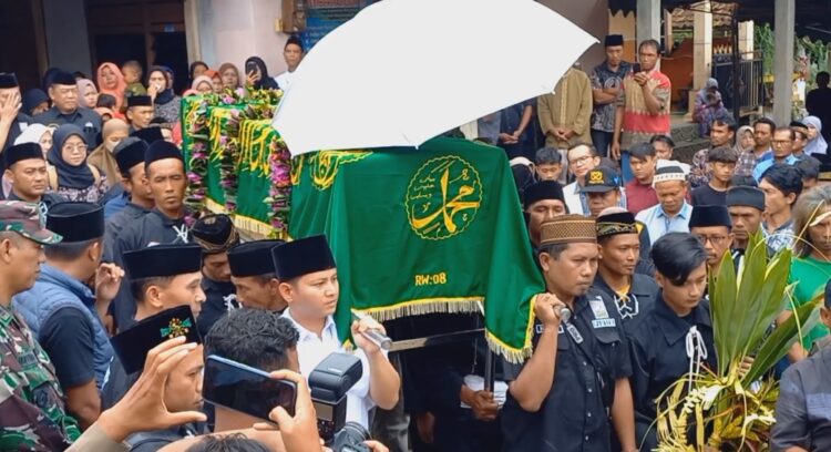 Pemulangan Jenazah Korban Bentrok Pencak Silat Di Taiwan, Disambut Ribuan Anggota PSHT Di Trenggalek