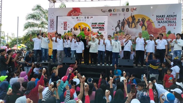 Peringati Hari Ayam dan Telur Nasional PINSAR dan Bupati Blitar Kampayekan Gemar Makan Daging Ayam dan Telur