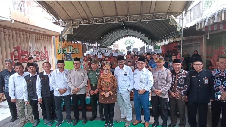 Bupati Blitar Serahkan Bantuan Renovasi 10 Rumah Tidak Layak Huni Dari Baznas