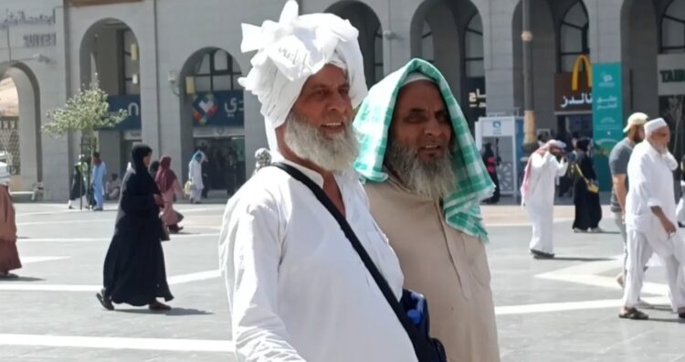 Madinah Cuaca Panas, Cegah Dehidrasi Jamaah Umrah  Dihimbau Banyak Minum Air