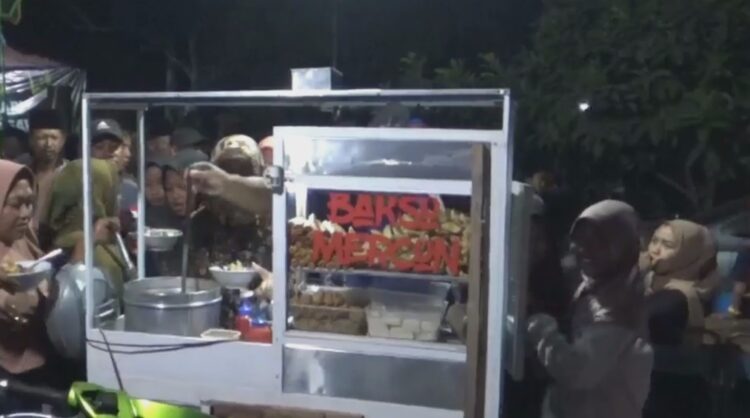 Ngalap Berkah, Puluhan Warung Gratis Semarakkan Peringatan Maulid Nabi Di Tulungagung