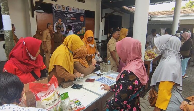 Harga Beras Masih Tinggi, Gerakan Pangan Murah di Kota Kediri Diserbu Warga