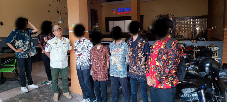 Miris! Puluhan Pelajar Tulungagung Terjaring Razia Saat Bolos Sekolah di Warung Kopi: Main Biliard dan Merokok