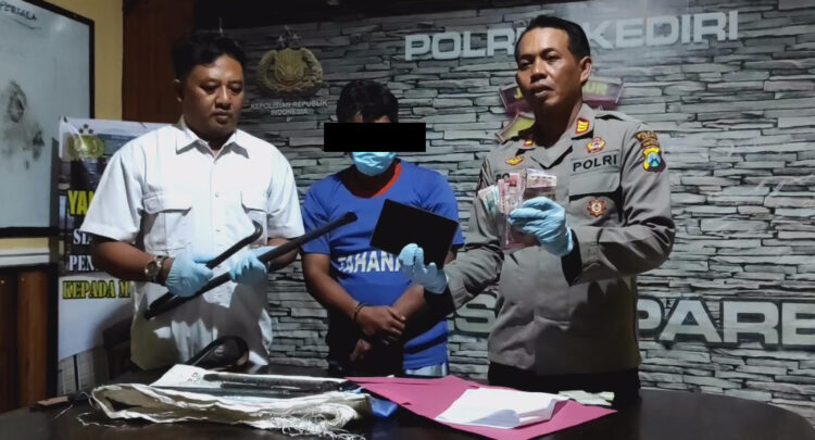 Apes!! Seorang Pria Bobol Cafe Di Pare Kediri Dan Ditangkap Polisi