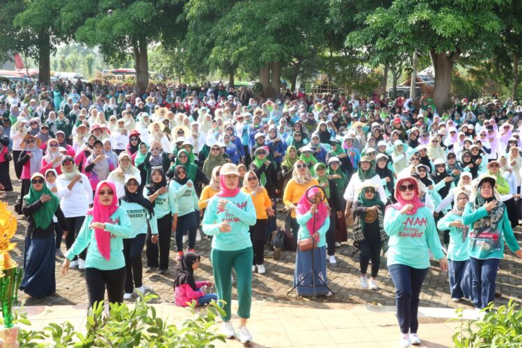 Harlah Fatayat NU Ke-73, Ribuan Anggota Ikuti Senam Massal Berhadiah