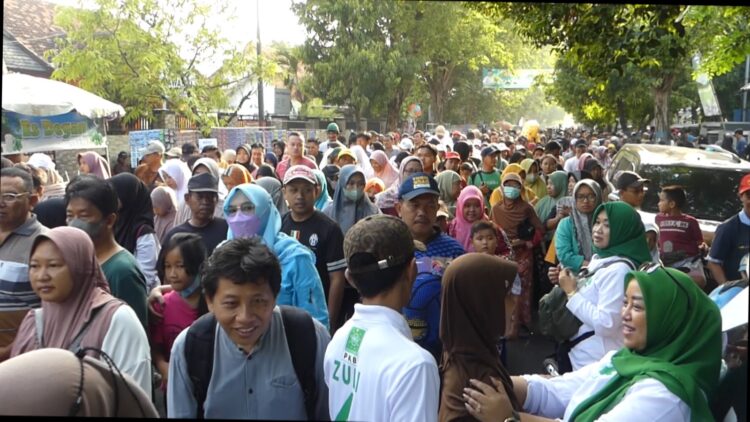 Ribuan Masyarakat Nganjuk Antusias Ikuti Jalan Sehat
