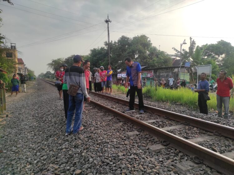Deputy Vice President KPT KAI Daop 7 Madiun: Aktivitas Masyarakat di Rel Perlintasan Bisa Didenda Rp. 15 Juta