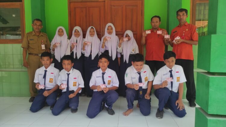 Jemput Bola, Dispendukcapil Kabupaten Kediri Terbitkan KIA untuk Siswa