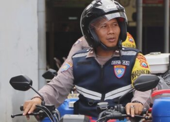 Solutif, Bhabinkamtibmas Di Trenggalek Sulap Motor Jadi Armada Pemadam Mini