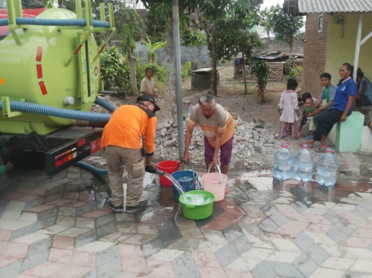 Dampak Kemarau Ekstrem, BPBD Kota Blitar Salurkan Air Bersih