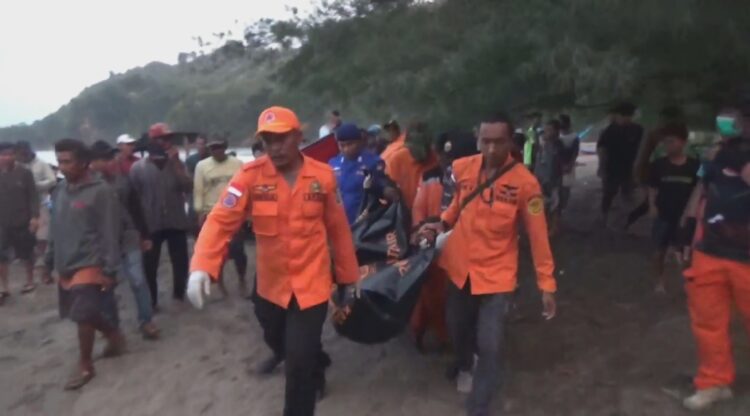 Wisatawan Hilang Tersapu Ombak Di Pantai Sanggar Tulungagung Ditemukan Meninggal