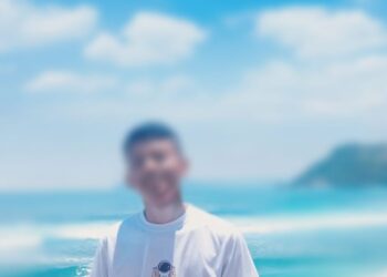 Demi Hunting Foto, Wisatawan Pantai Sanggar Tulungagung Hanyut Tergulung Ombak