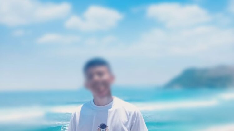 Demi Hunting Foto, Wisatawan Pantai Sanggar Tulungagung Hanyut Tergulung Ombak