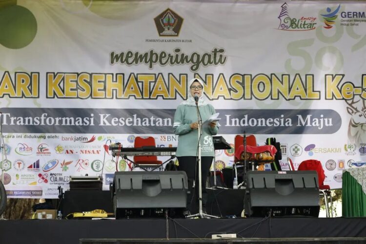 Peringati Hari Kesehatan Nasional ke-59, Bupati Blitar Mak Rini Apresiasi Tenaga Kesehatan
