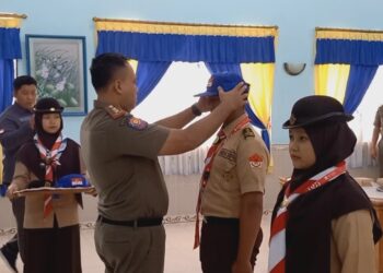 Satpol PP Provinsi Jawa Timur Kukuhkan 50 Anggota Pramuka Sebagai Kader Penegak Perda