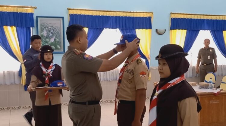 Satpol PP Provinsi Jawa Timur Kukuhkan 50 Anggota Pramuka Sebagai Kader Penegak Perda