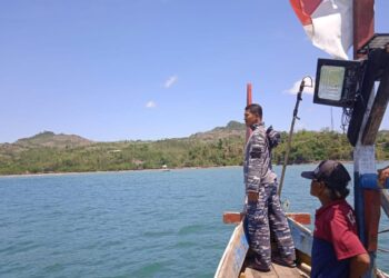 Tergulung Ombak di Teluk Popoh, Perahu Nelayan Asal Pasuruan Terbalik: Satu ABK MD, Satu Lainnya Masih Hilang