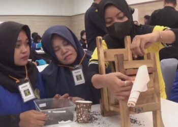 Tingkatkan Skill, Warga Binaan Lapas Kediri Diberi Pelatihan Linting Rokok
