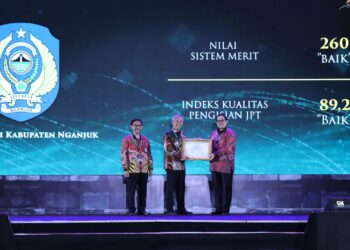 Anugerah Meritokrasi KASN 2023, Pj Bupati Nganjuk Terima Dua Kategori Penghargaan