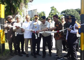 Tingkatkan Keselamatan Masyarakat, Pj Bupati Nganjuk Resmikan 4 Pos Palang Pintu Perlintasan Kereta