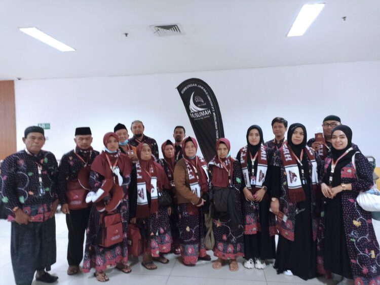 Hari Ini,  Muslimah Travel Blitar Berangkatkan Belasan Jamaah Umrah Ke Tanah Suci