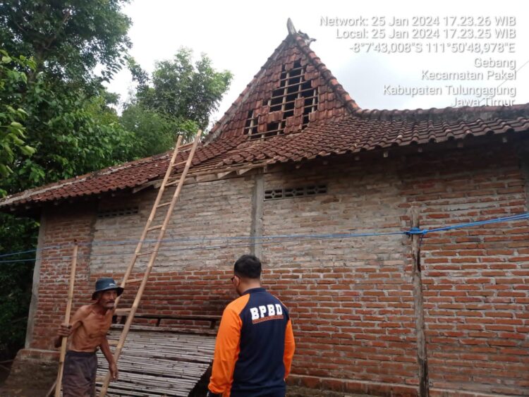 Ratusan Rumah Warga Tulungagung Rusak Terdampak Angin Puting Beliung, Satu Rumah Roboh