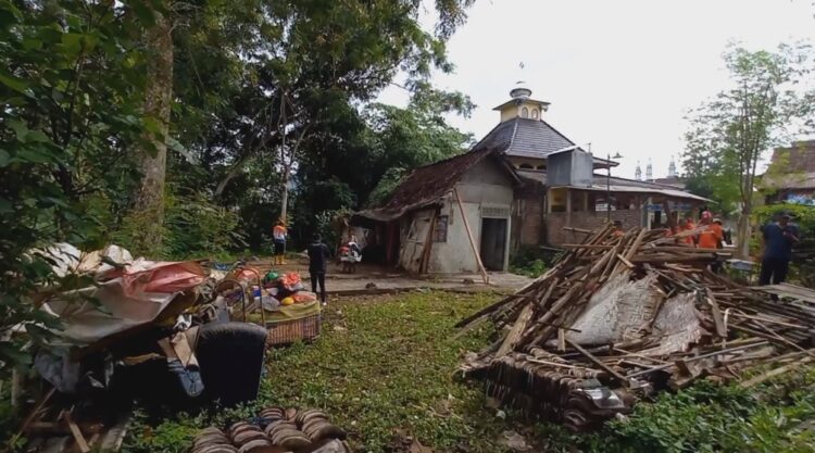 Akibat Hujan Lebat, Sebuah Rumah Di Trenggalek Rata Dengan Tanah