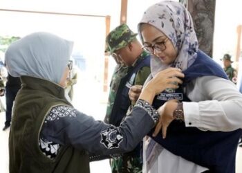 Bupati Blitar Mak Rini Berikan Motivasi Kepada Petugas Vaksin Penyakit Mulut Dan Kuku