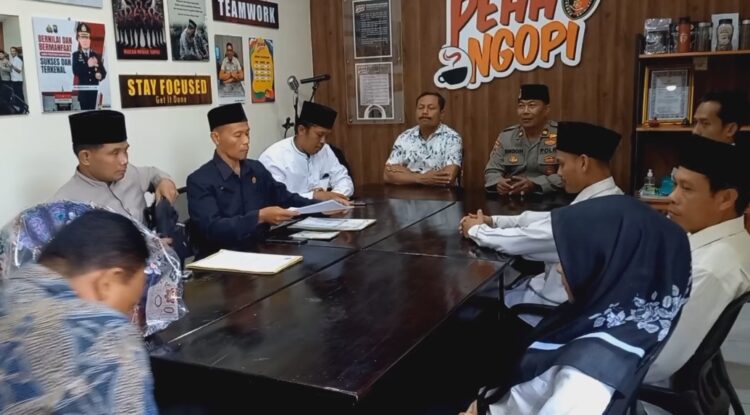 Seorang Tahanan Di Trenggalek Langsungkan Pernikahan Di Kantor Polisi