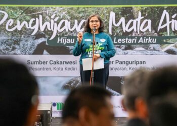 Pj Wali Kota Kediri Zanariah Tanam Pohon pada Ekspedisi Penyelamatan Mata Air di Sumber Cakarwesi