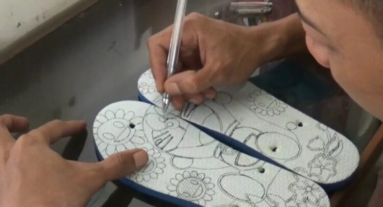 Sandal Jepit Ukir, Lebih Kece Dan Bernilai Ekonomi Tinggi