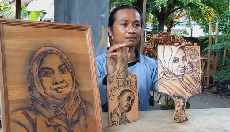 Inspiratif, Kisah Sukses Seniman Lukis Bakar Asal Trenggalek