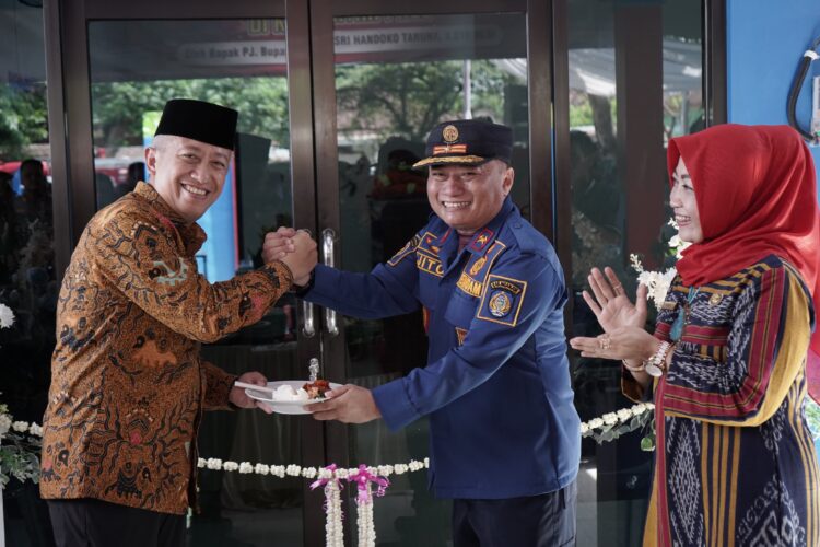 Pj Bupati Sri Taruna Resmikan Pos Bantu Dinas Pemadam Kebakaran dan Penyelamatan di Kecamatan Pace