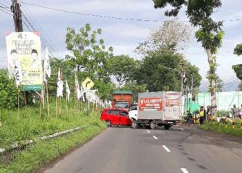 Lagi! Adu Banteng Mobil Vs Pickup Box di Bendosari Tulungagung, 3 Korban Luka-luka