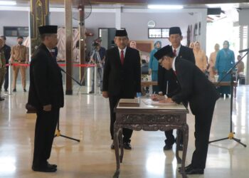 Pj Bupati Heru Suseno, Lantik Tri Hariadi Sebagai Sekda Tulungagung