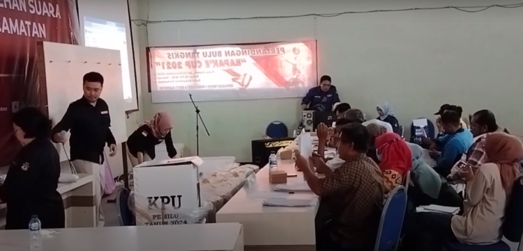 KPU Kota Kediri Mengelar Rekapitulasi Penghitungan Suara di Tingkat Kecamatan