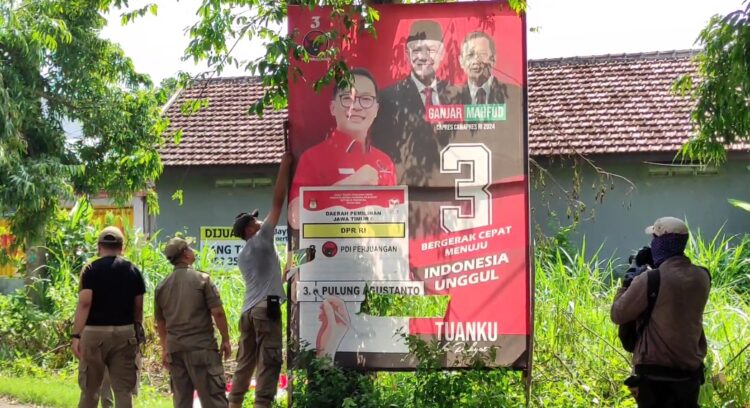 Langgar Aturan, Ribuan Baliho Capres Dan Caleg Dicopot