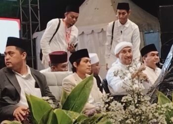 Ribuan Jamaah Sabilu Taubah Bersholawat Bersama Habib Bidin Dan Az Zahir