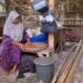 Nenek Sebatangkara Sedih Rumahnya Terancam Ambruk