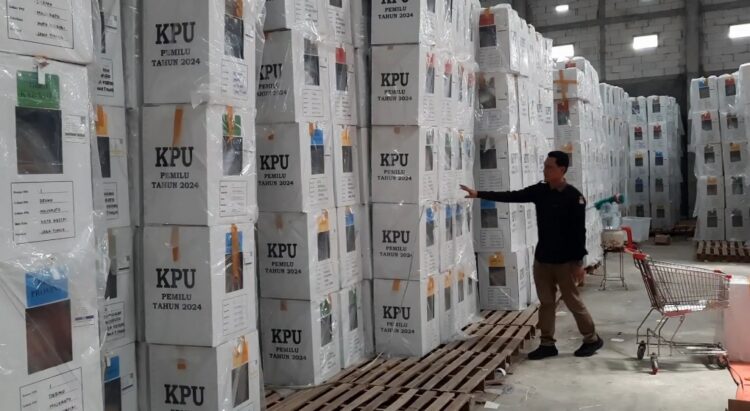 KPU Kota Kediri Memastikan Logistik Pemilu Siap Didistribusikan
