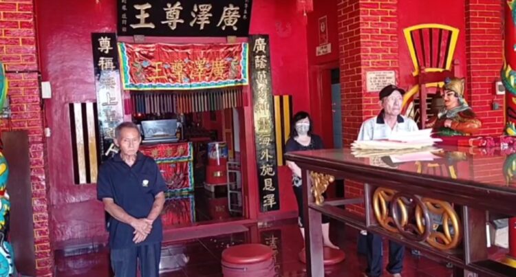 Upacara Sung Seng Mengantar Dewa Dewi Ke Nirwana